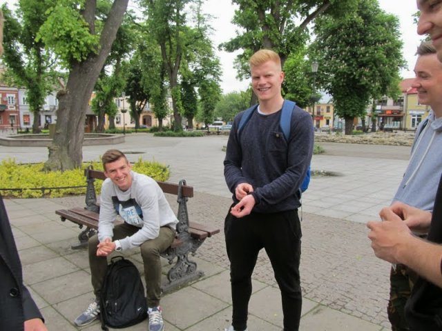Rozegraj okolicę!